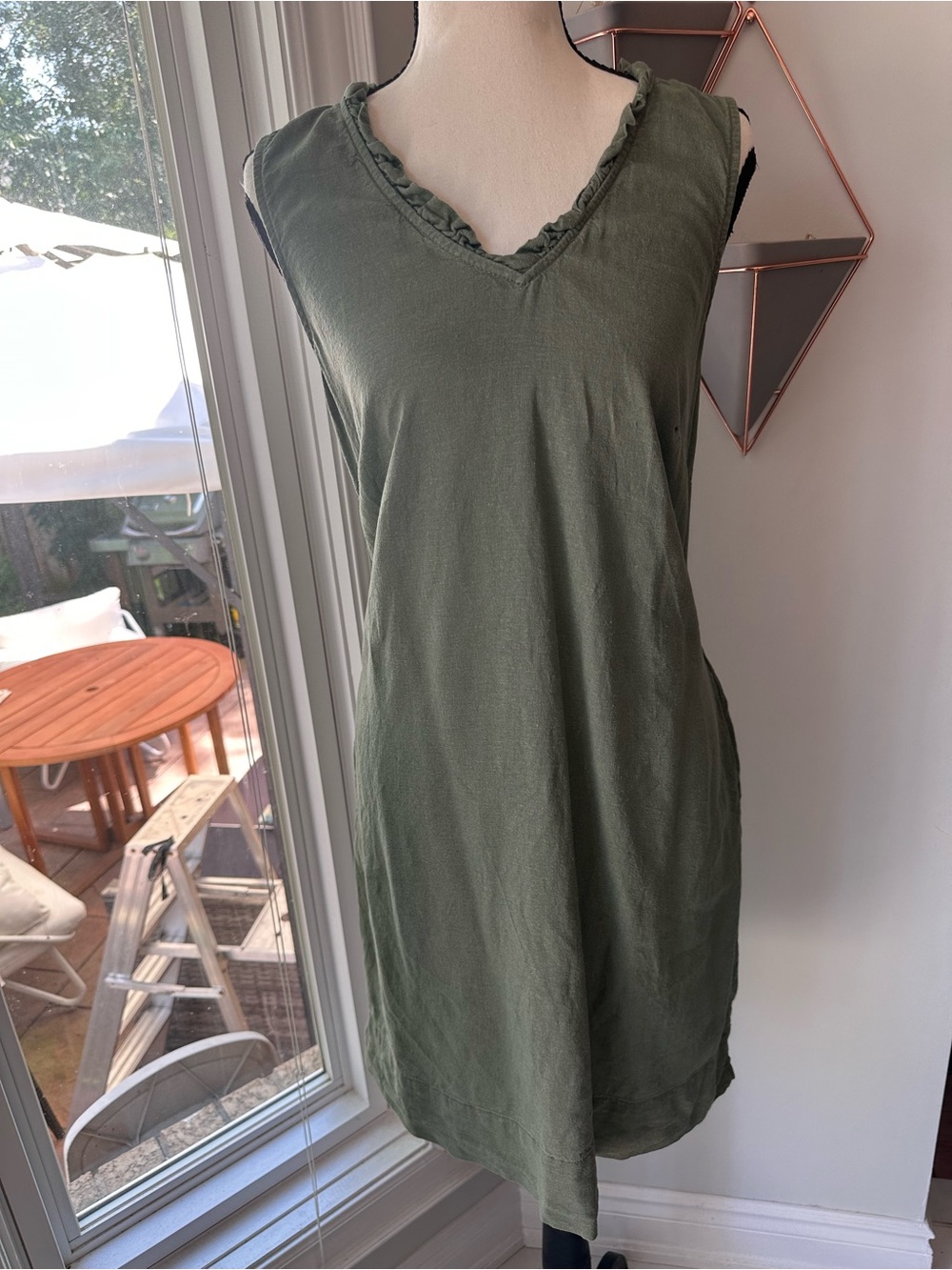 BRIGGS Linen Sleeveless Olive Green V-Neck Ruffle Trim Sheath Shift Dress Sz Med